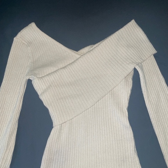 Revolve sweater - Picture 3 of 4